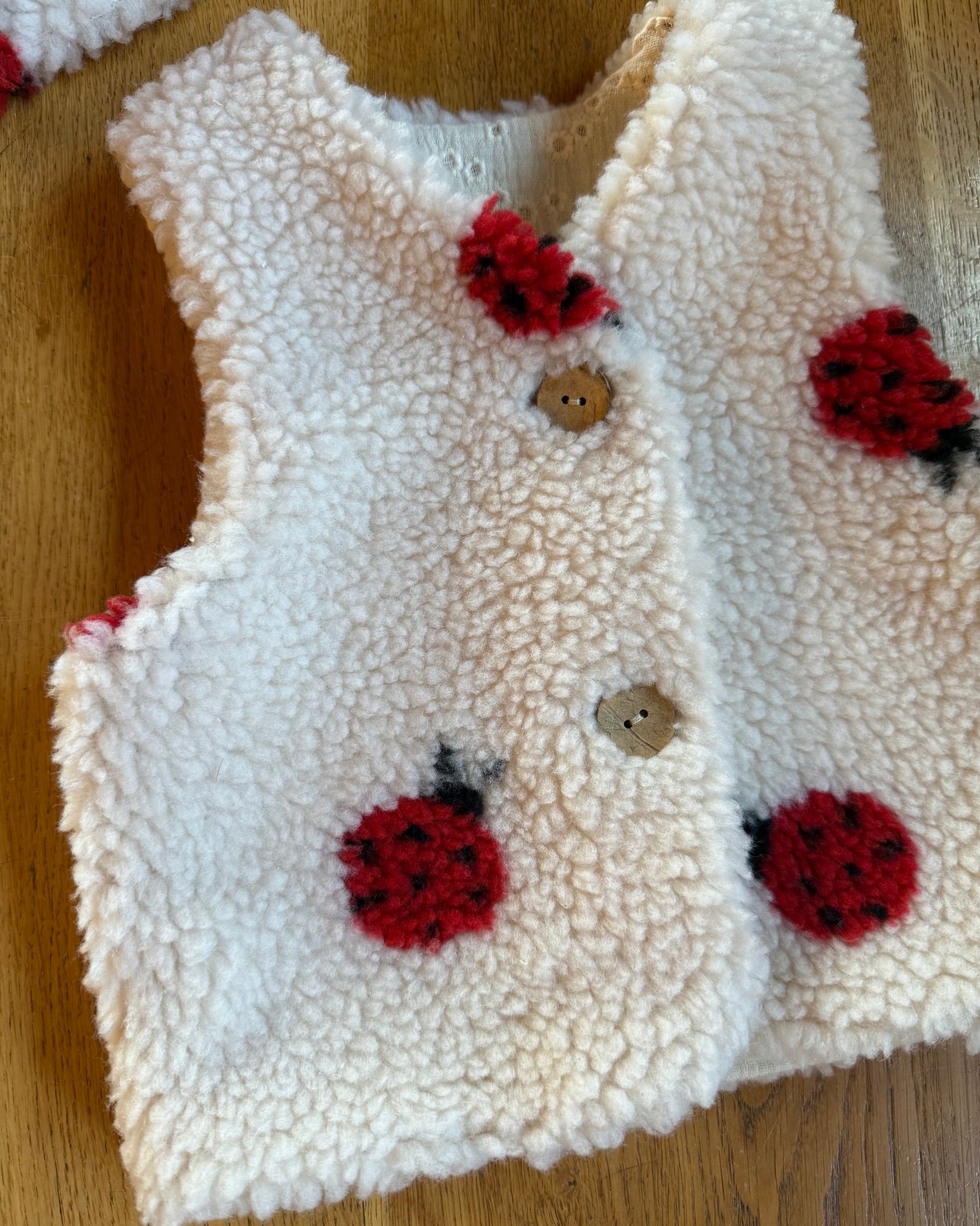 Teddyweste „Mariechäferli”